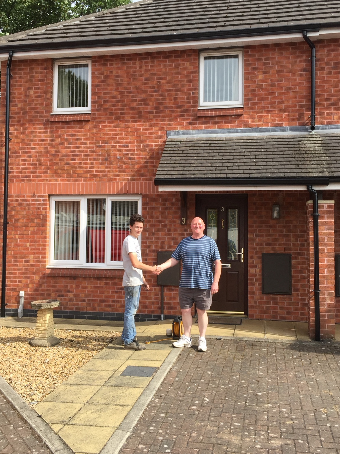 Royale installer shaking hands with the customer after completion